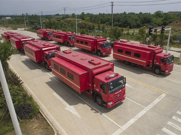 重汽后雙橋宿營(yíng)車(chē)