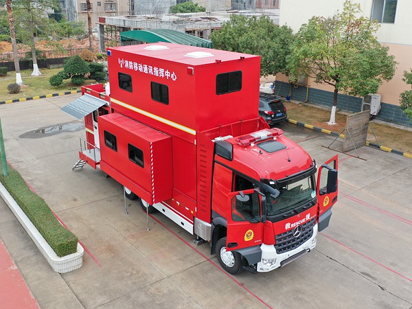 奔馳指揮車.jpg