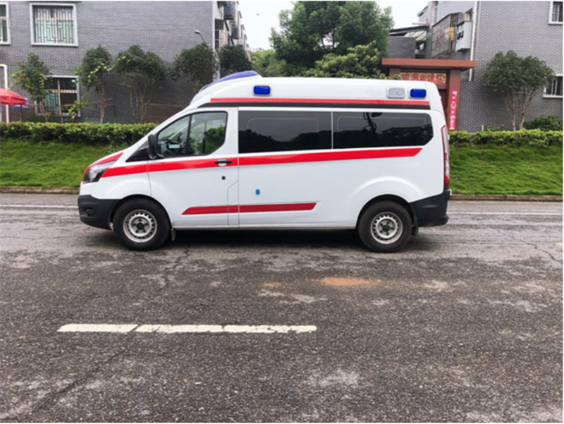 福特V362汽油中軸中頂監(jiān)護(hù)型救護(hù)車 (5).jpg